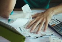 Aneel anuncia bandeira amarela em dezembro e conta de luz terá redução na tarifa